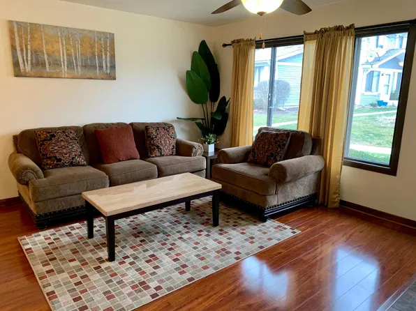 2S771 Winchester Cir E #1, Warrenville, IL 60555