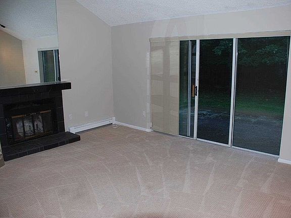5th image of 90 Blenheim Ct #90