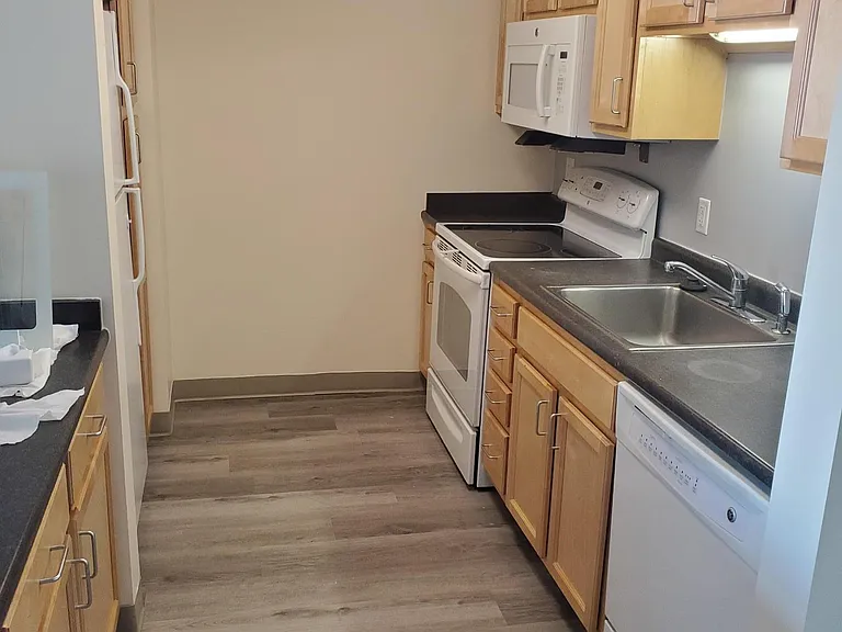 Rowe Apartments — Photo 20