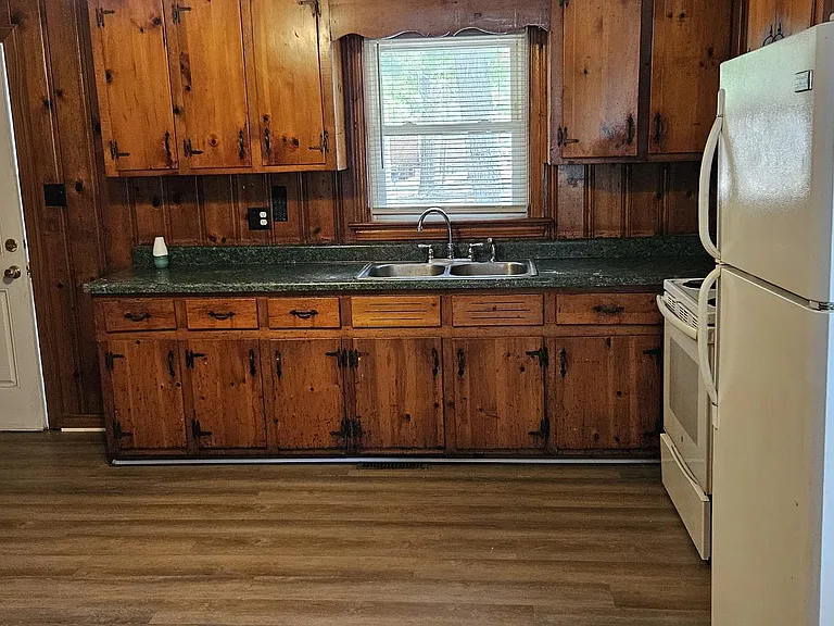 1901 Windsor Dr — Photo 4
