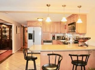 530 Gardners Neck Rd, Swansea, MA 02777