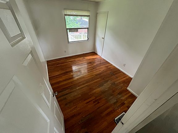 2nd image of 4611 Heege Rd