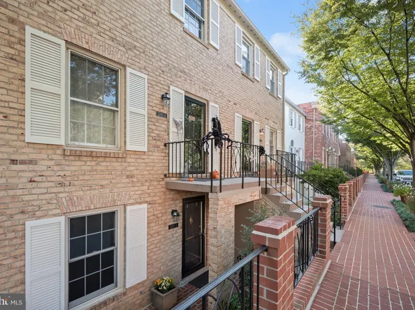 3285 Sutton Pl NW APT C, Washington, DC 20016