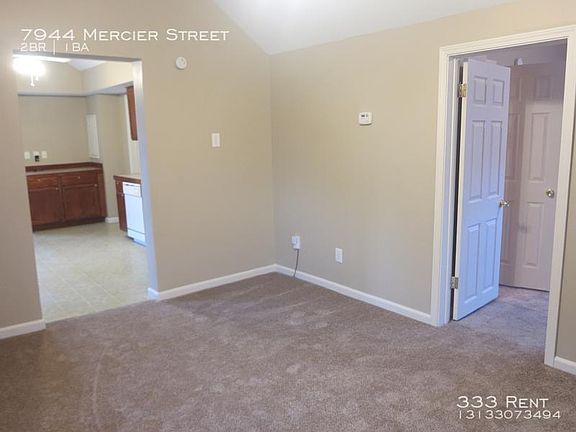 3rd image of 7944 Mercier St