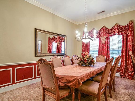 3rd image of 3308 Mayfair Ln