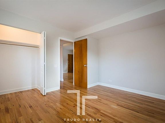 5th image of 2110 W Foster Ave #1