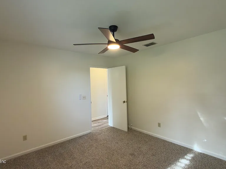 7914 Longshadow Ct — Photo 15