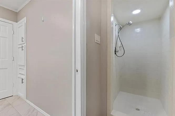 5429 Collinwood Ave — Photo 11