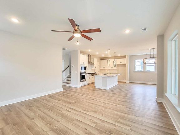 The Hillmont - Family Room