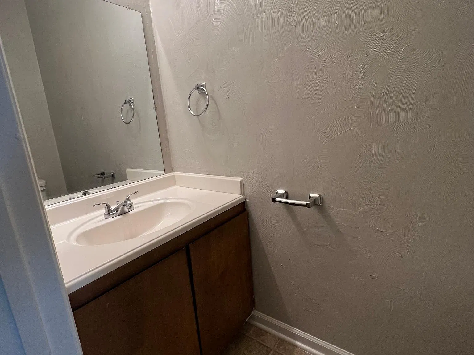 2 bed, 1.5 bath, 1100 sqft, $1,015 — Photo 4