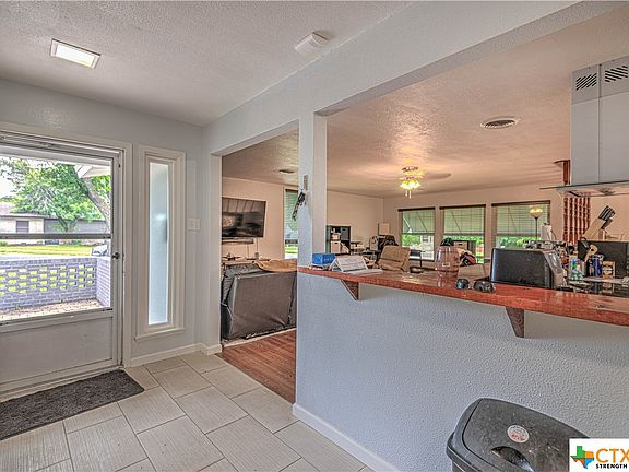 5th image of 1813 Crestview Dr