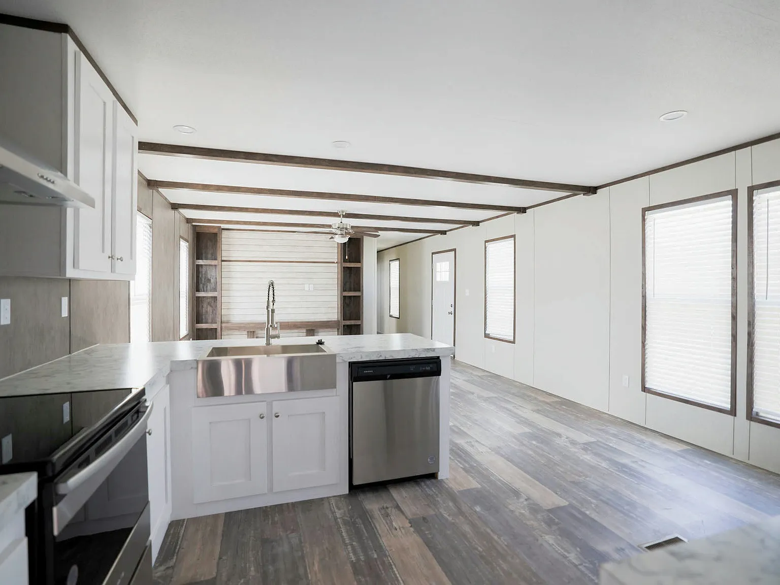 3 bed, 1190 sqft, $1,950 — Photo 3