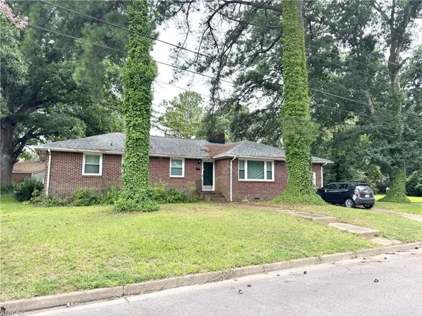 2 Kennedy Dr, Portsmouth, VA 23702