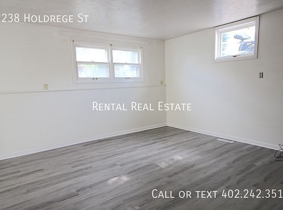 3rd image of 2238 Holdrege St