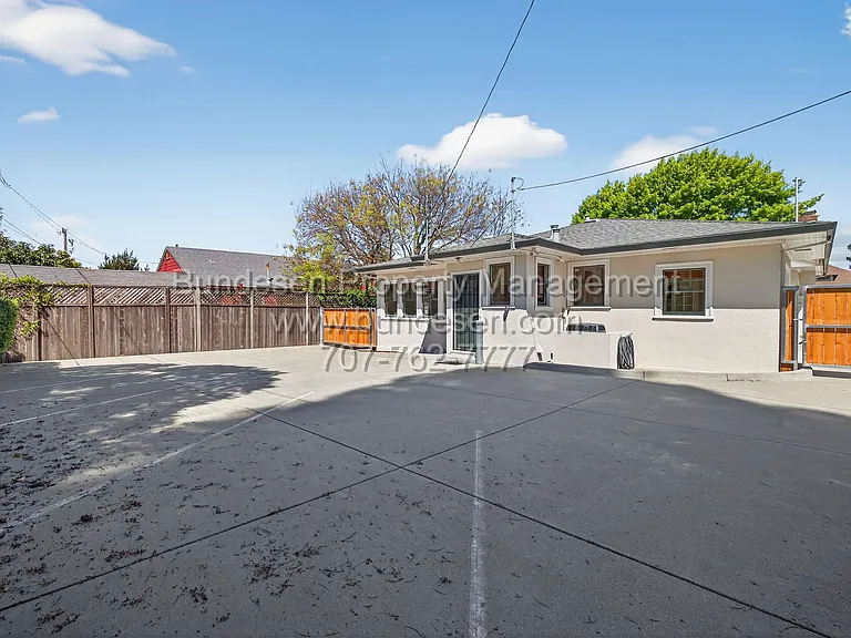 612 Petaluma Blvd S — Photo 6