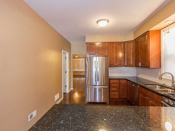 5th image of 7519 S Eberhart Ave