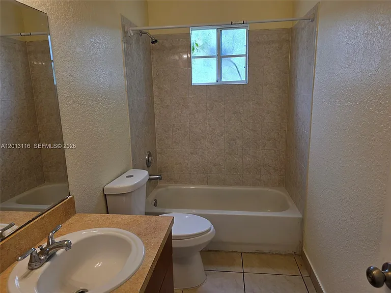 1371 NW 9th Ct — Photo 9