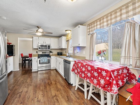 2nd image of 52 Surrey Ct