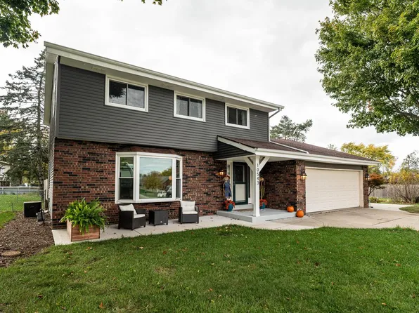 10543 Beacon Hill COURT EAST East, Franklin, WI 53132