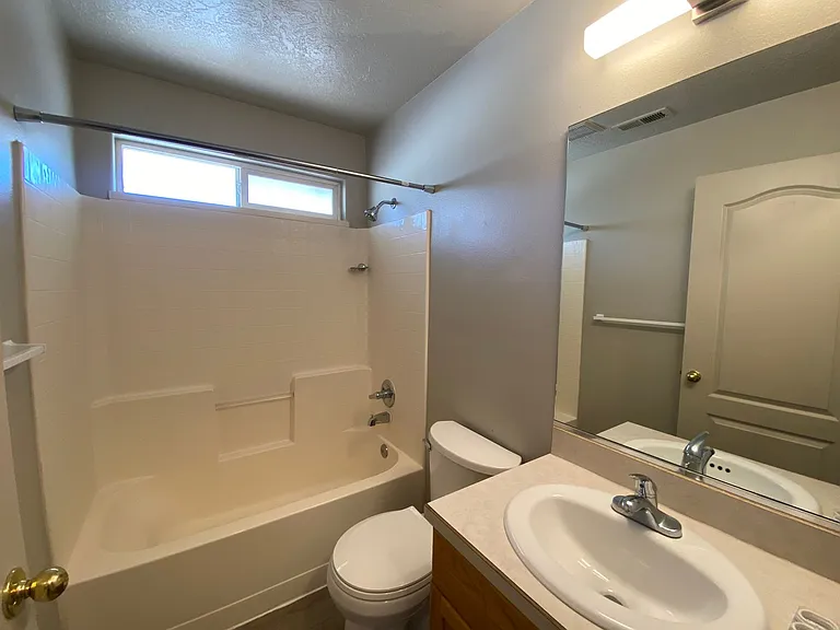 473 E 1100 S — Photo 15