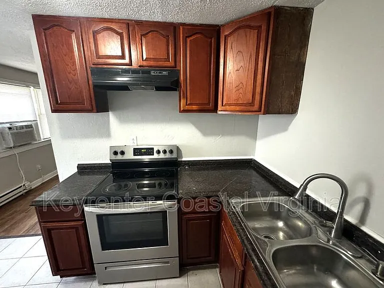 211 Rogers Ave #B — Photo 6