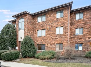 701 Inland Cir, Naperville, IL 60563