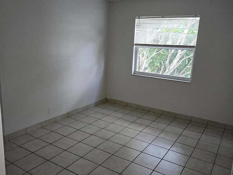 3714 SW 60th Ter #28 — Photo 8