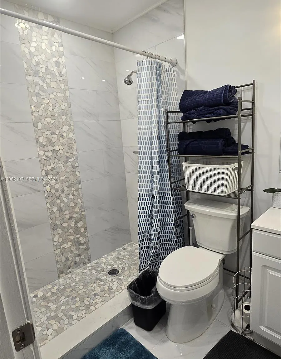 1 bed, 1.0 bath, $1,800 — Photo 2