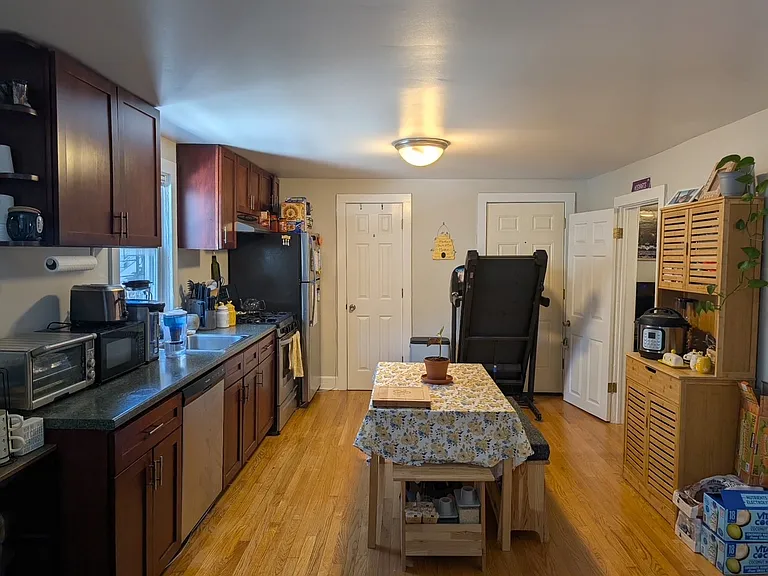 1746 W Beach Ave #CH1 — Photo 3