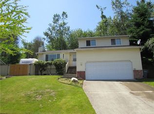 2810 Larkspur Dr, Puyallup, WA 98374
