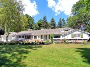 8050 N Beach Dr, Fox Pt, WI 53217