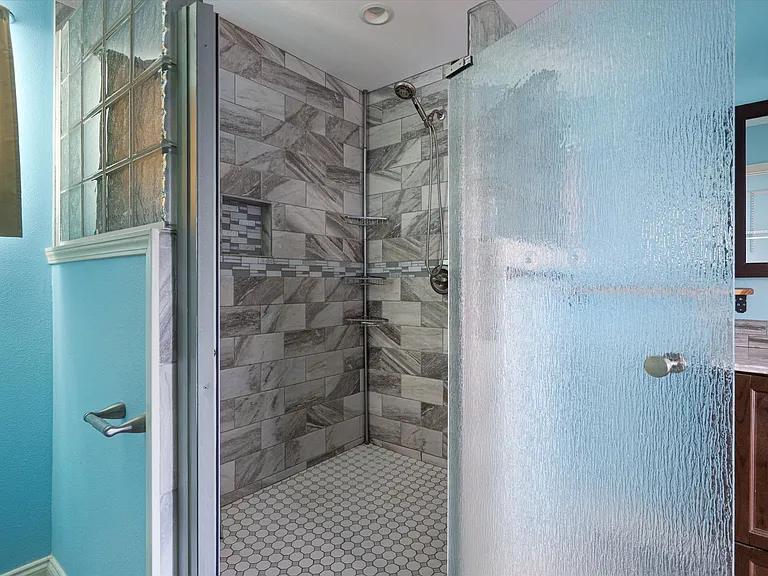 2106 Allred Dr — Photo 24