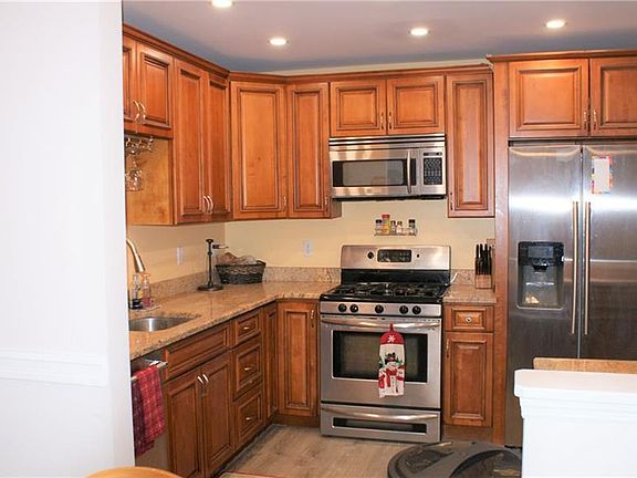 3rd image of 390 Angelo Dr
