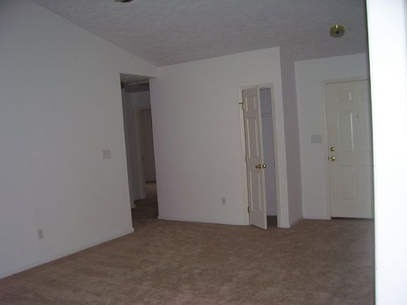 4th image of 388 Northwoods Dr