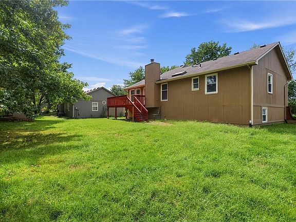 2nd image of 2129 Sunset Cir