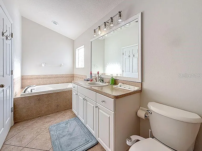 2402 Dryer Ave — Photo 27