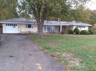 2918 N 22nd St, Decatur, IL 62526