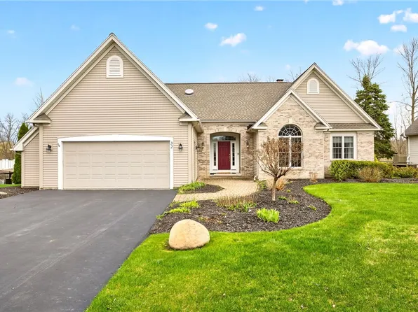 32 Crosswinds Cir, Fairport, NY 14450