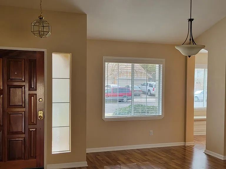3143 Mariposa Ave — Photo 15