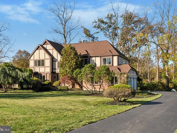 1377 Tanglewood Dr, North Wales, PA 19454