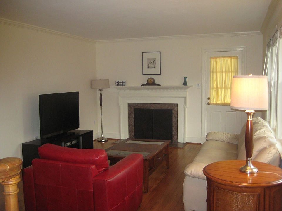 1st image of 1110 W Durwood Cres