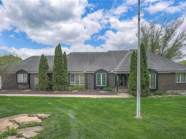 6101 NW Saddle Club Ct, Parkville, MO 64152