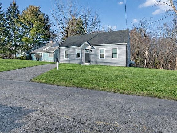 2nd image of 30 Bear Hill Rd