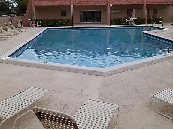 4th image of 13701 Kendale Lakes Cir APT B-403