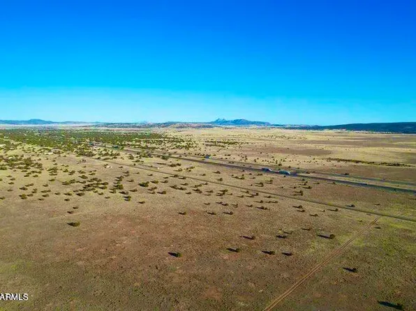 53284 N Saddle Rock Dr, Seligman, AZ 86337