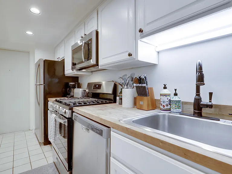 400 Seward Sq SE #B2 — Photo 8