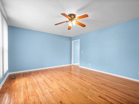 4th image of 1878 Crestmont Ct
