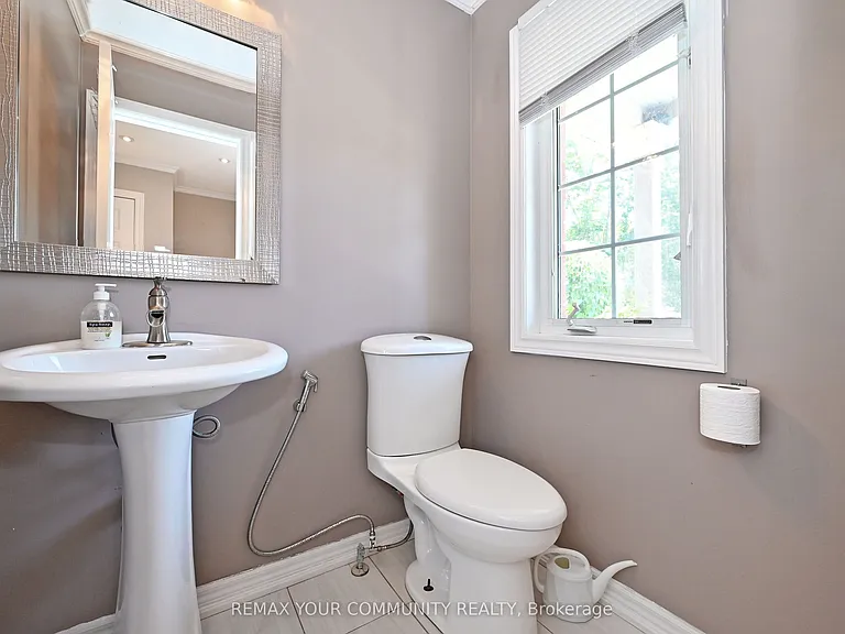 73 Laurendale Ave — Photo 15