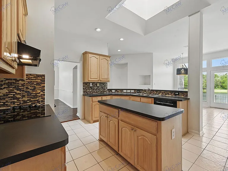 544 Layton Dr — Photo 9