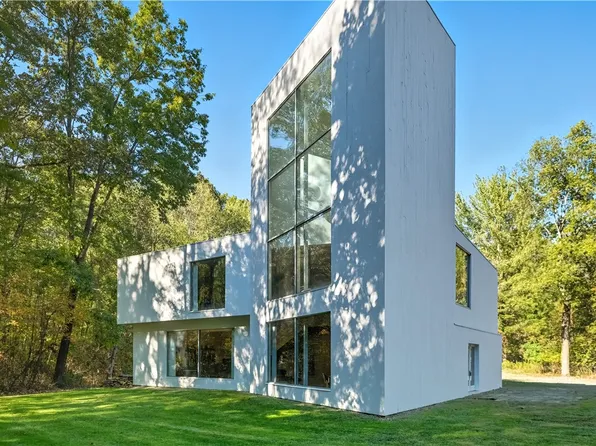 3191 Mercer Rd, New Castle, PA 16105